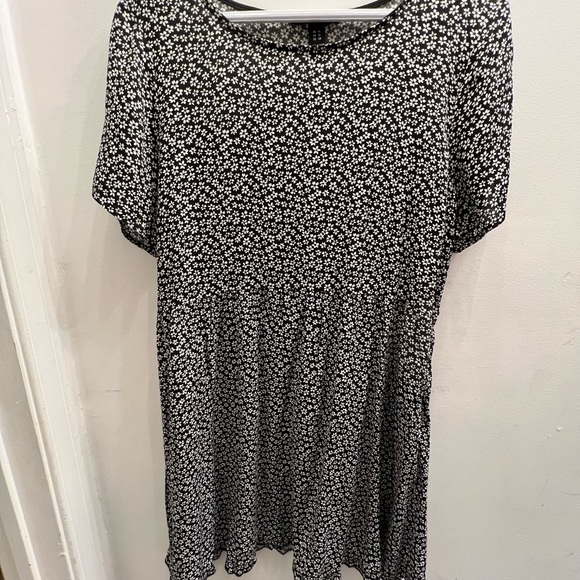 Forever 21 Daisy dress - Picture 2 of 2